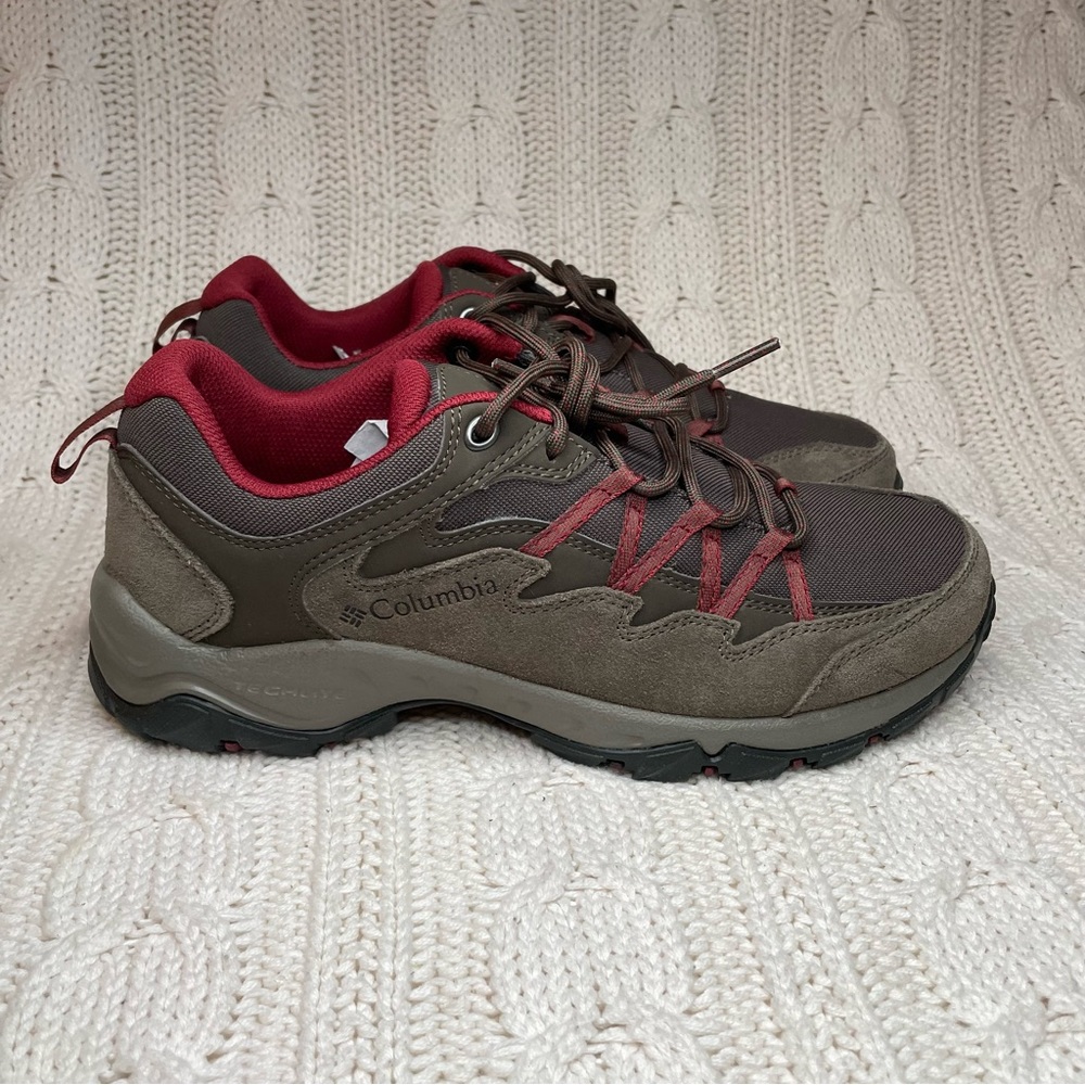 NWOB Columbia Women's Wahkeena Hiking Shoe in Mud/Marsala Red